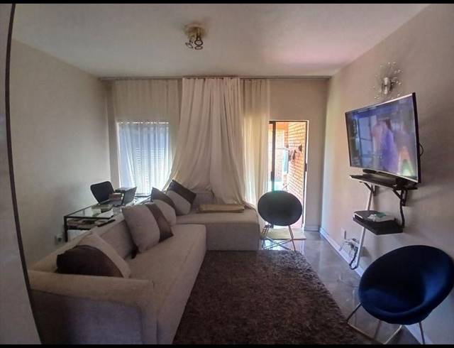 2 BEDROOM TOWNHOUSE FOR SALE IN EDLEEN